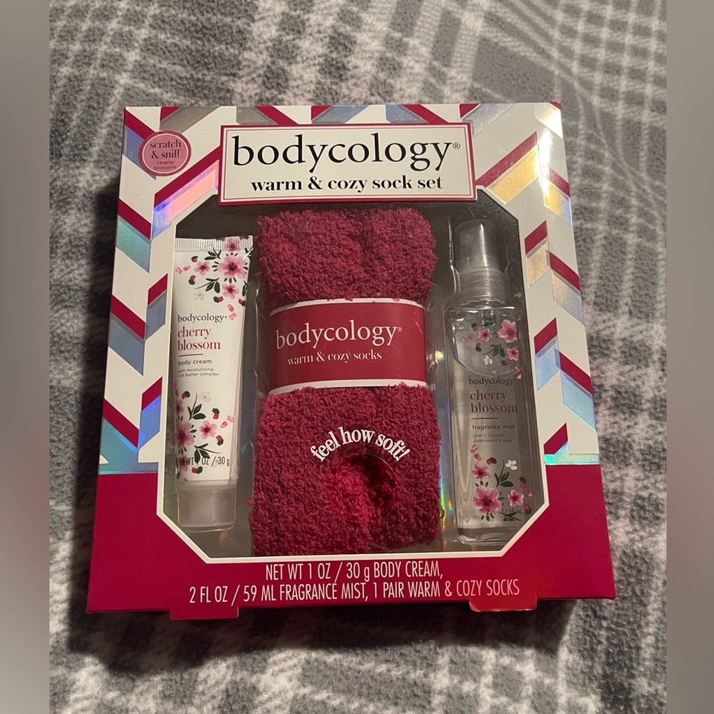 Bodycology warm & cozy sock set w/ body cream and fragrance